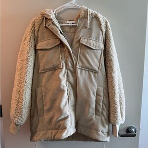 Topshop Corduroy Coat  

Size US 6 (size Small)
LIKE NEW - only worn once